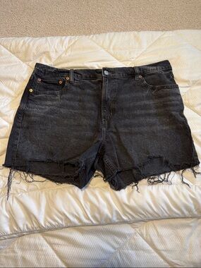 American Eagle Outfitters Black Distressed High-Rise Jean Shorts women’s 14
